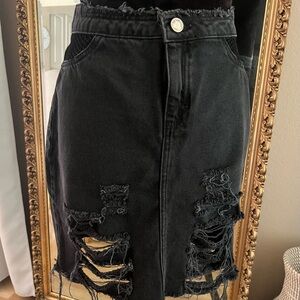 Zara Distressed Skirt 🔥